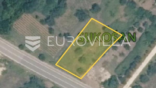 Zadar, Sukosan - Terreno para Construção à Beira da Estrada Principal, 1.014 m² - Ideal para uma Moradia ou Apartamentos