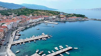 Senj, poslovni prostor od 285 m² u centru grada uz obalu