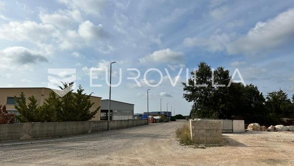 İstria, Svetvincenat - Sanayi bölgesinde 2377 m2 imarlı arsa
