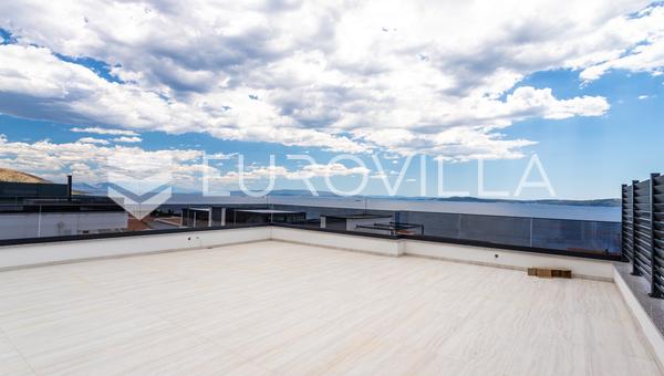 Ciovo, Okrug Gornji, apartamento de três quartos com terraço privativo na cobertura