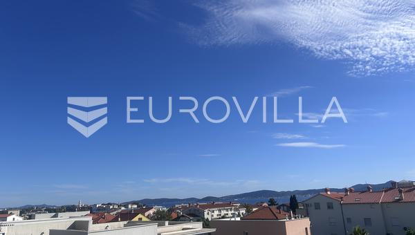 Zadar, Borik, moderno apartamento de tres dormitorios con vistas al mar