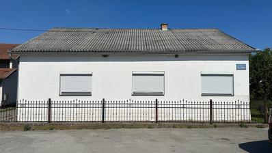 Kutjevo, Vetovo, dva funkční domy v centru