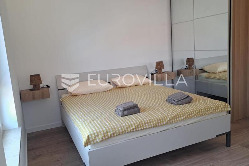 Istria, Valbandon, modern four-room apartment 119 m² with garden, terrace and parking, from 01.10. - 19
