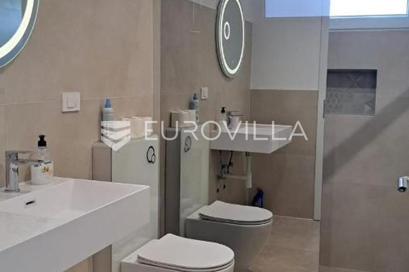 Istria, Valbandon, modern four-room apartment 119 m² with garden, terrace and parking, from 01.10. - 17