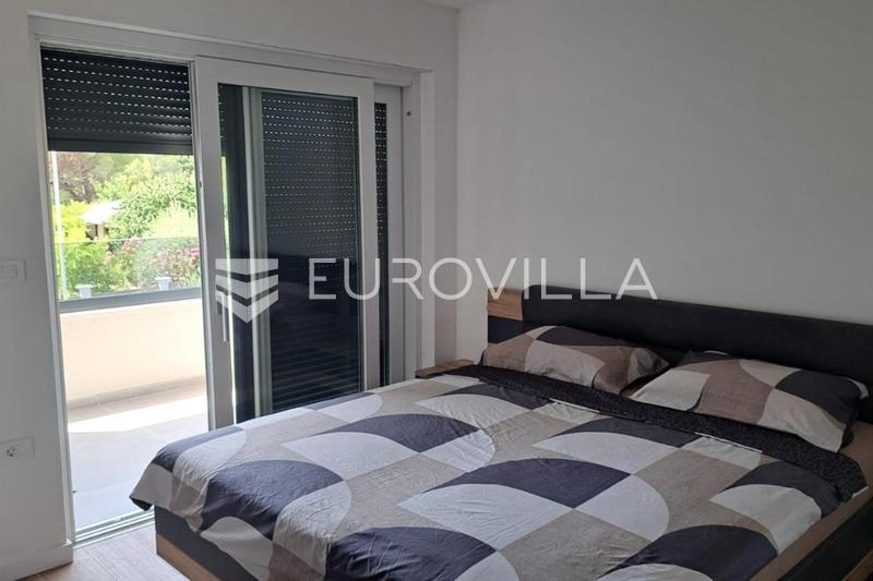 Istria, Valbandon, modern four-room apartment 119 m² with garden, terrace and parking, from 01.10. - 15