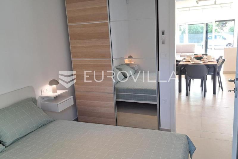 Istria, Valbandon, modern four-room apartment 119 m² with garden, terrace and parking, from 01.10. - 12