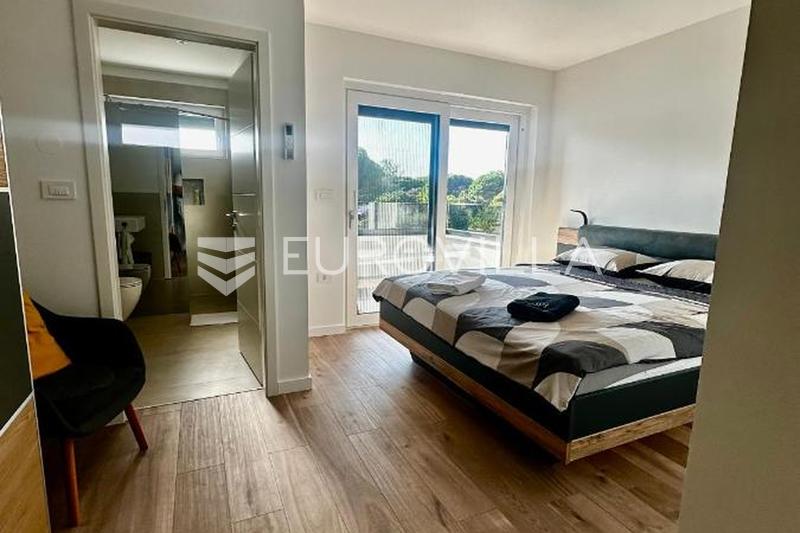 Istria, Valbandon, modern four-room apartment 119 m² with garden, terrace and parking, from 01.10. - 7