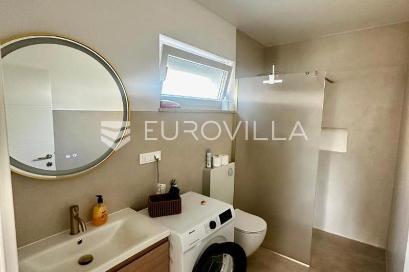 Istria, Valbandon, modern four-room apartment 119 m² with garden, terrace and parking, from 01.10. - 8