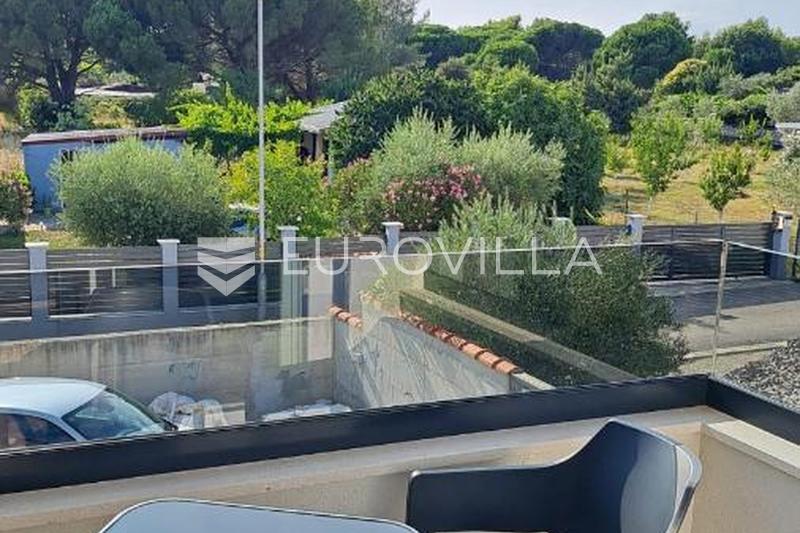 Istria, Valbandon, modern four-room apartment 119 m² with garden, terrace and parking, from 01.10. - 6