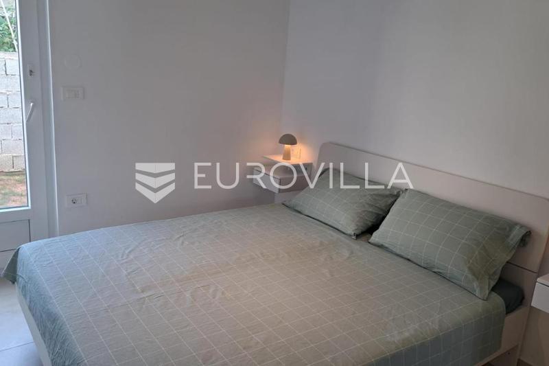 Istria, Valbandon, modern four-room apartment 119 m² with garden, terrace and parking, from 01.10. - 11