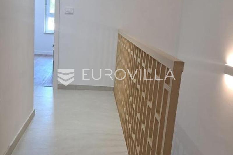 Istria, Valbandon, modern four-room apartment 119 m² with garden, terrace and parking, from 01.10. - 13