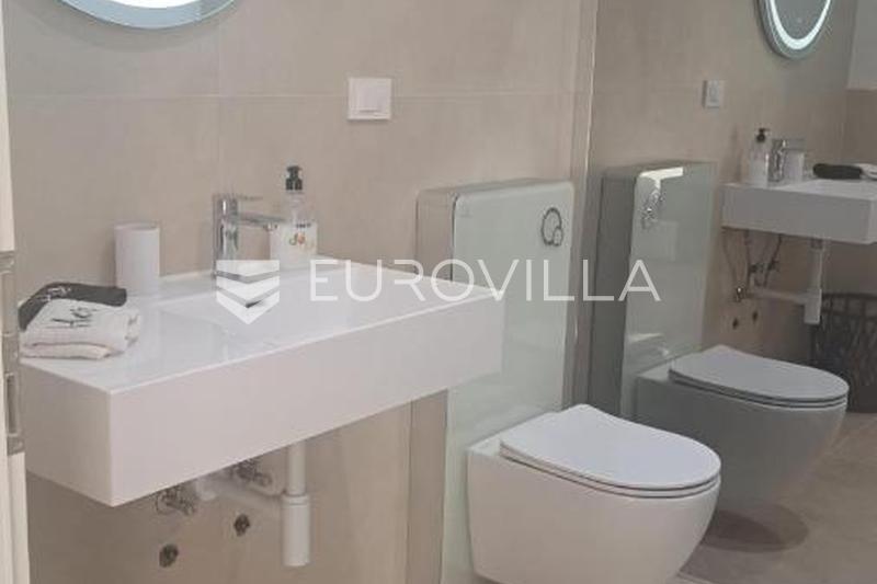 Istria, Valbandon, modern four-room apartment 119 m² with garden, terrace and parking, from 01.10. - 10
