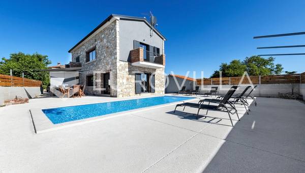 Rovinj, širší okolí Rovinje, výjimečný samostatně stojící dům o rozloze 200 m²