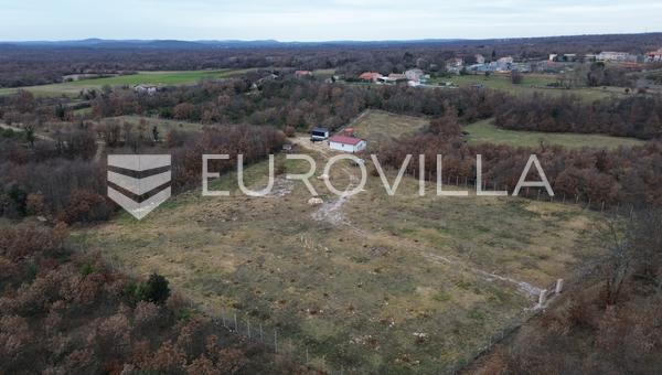 Ístria, Svetvinčenat - amplo terreno misto com projeto e licença, localização tranquila 27.277 m²