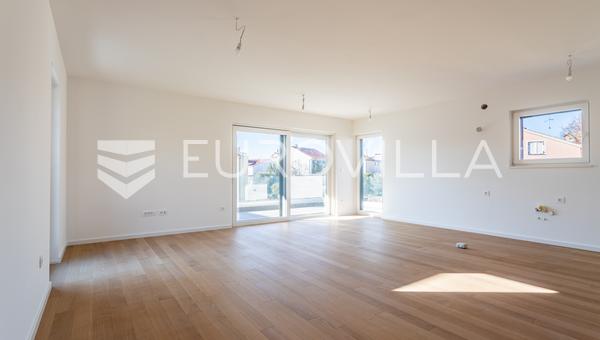 Vodice, OBRA NUEVA, amplio apartamento en el centro de la ciudad, 117,53 m²