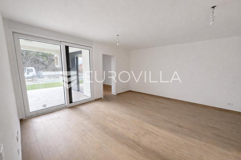 Pag, Povljana, dvosoban stan u vrhunskoj novogradnji, vrt, 87,27 m²