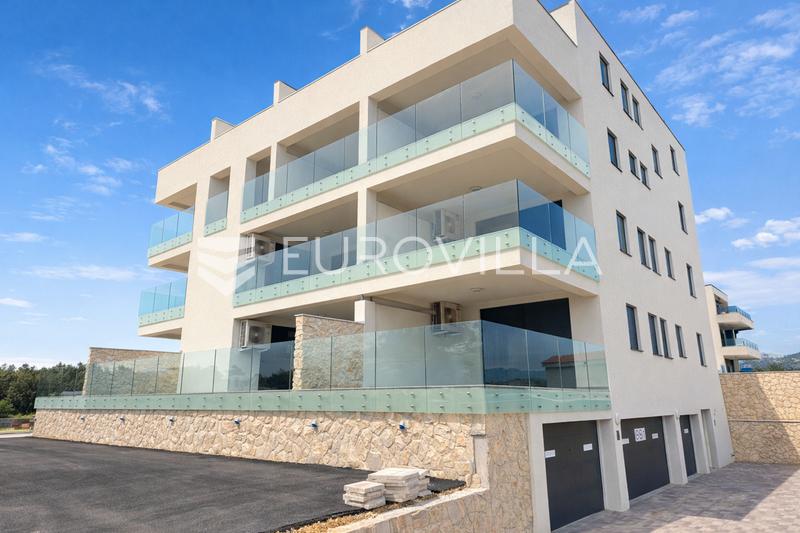 Pag, Povljana, dvosoban stan u vrhunskoj novogradnji, vrt, 87,27 m²