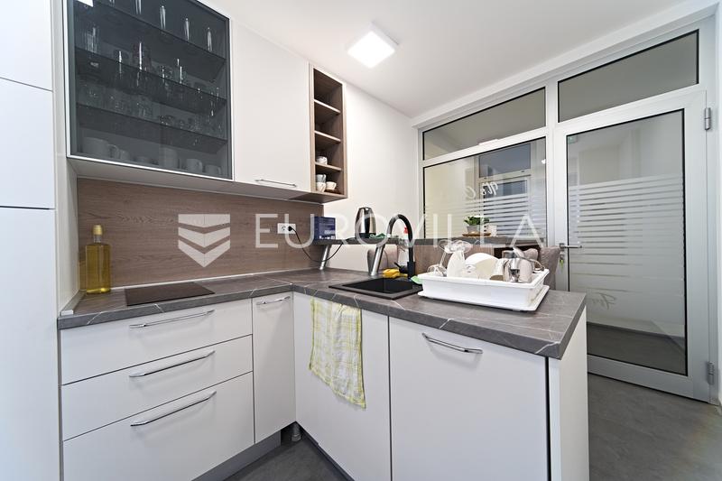 Osijek, Centrum města - Kancelářské prostory na prodej, Celková plocha 348 m² - 16