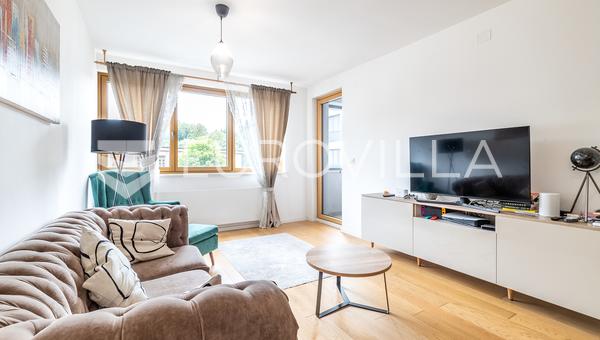 Záhřeb, ulice Crnomerec-Domobranska, byt 2+kk 74 m² a garážové stání
