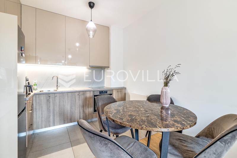 Záhřeb, ulice Crnomerec-Domobranska, byt 2+kk 74 m² a garážové stání - 3