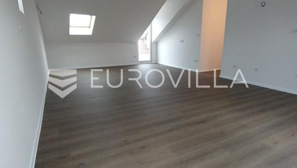 Split, Brda, potpuno renoviran trosoban stan