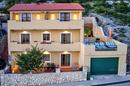 Senj, Haus mit vier Wohnungen und einem Swimmingpool, 346 m² - 2
