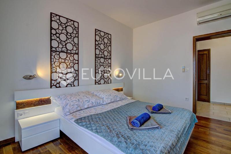 Senj, Haus mit vier Wohnungen und einem Swimmingpool, 346 m² - 14