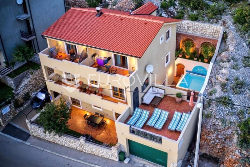 Senj, Haus mit vier Wohnungen und einem Swimmingpool, 346 m² - 1