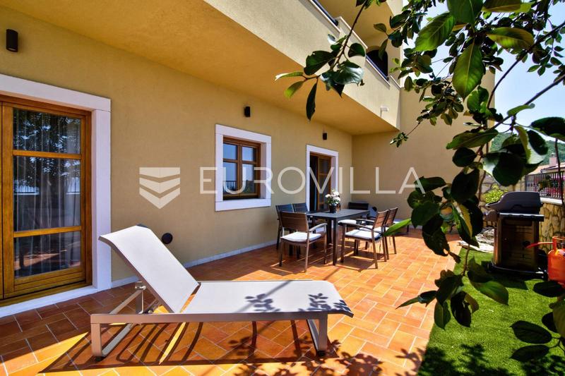 Senj, Haus mit vier Wohnungen und einem Swimmingpool, 346 m² - 6