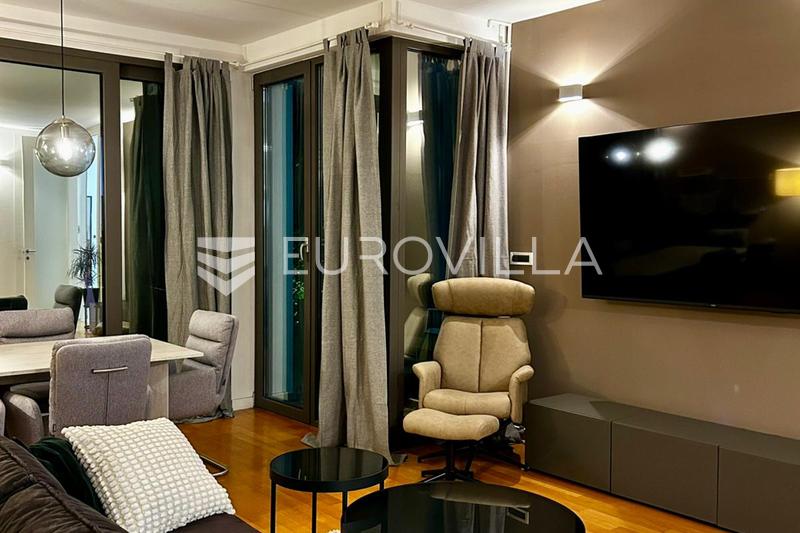 Novi Zagreb, Golf Resort, moderna četverosobna kuća u nizu s vrtom