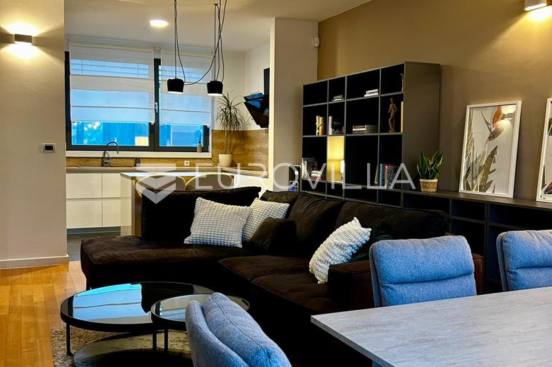 Novi Zagreb, Golf Resort, moderna četverosobna kuća u nizu s vrtom