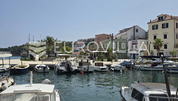 Jelsa, otok Hvar, građevinsko zemljište 10.388 m², mješovita namjena