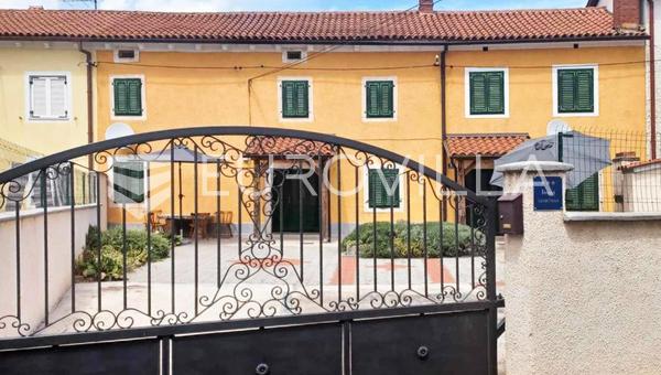 Istria, Marčana, casa adosada de 120 m² con patio