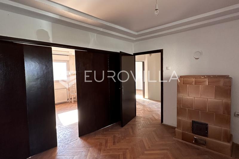 Vinkovci, Keskusta, Sekakäyttöinen rakennus Liiketila Kolmen makuuhuoneen huoneisto, 100 m² piha - 21
