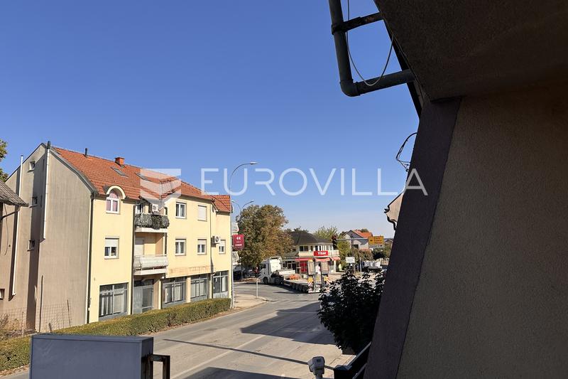 Vinkovci, Keskusta, Sekakäyttöinen rakennus Liiketila Kolmen makuuhuoneen huoneisto, 100 m² piha - 20