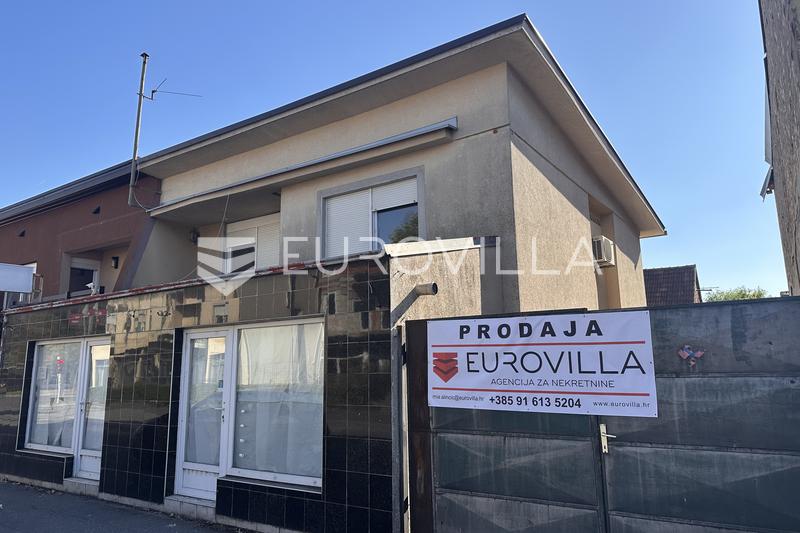 Vinkovci, Keskusta, Sekakäyttöinen rakennus Liiketila Kolmen makuuhuoneen huoneisto, 100 m² piha - 2
