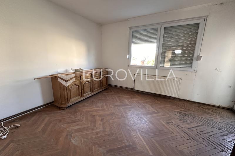 Vinkovci, Keskusta, Sekakäyttöinen rakennus Liiketila Kolmen makuuhuoneen huoneisto, 100 m² piha - 16