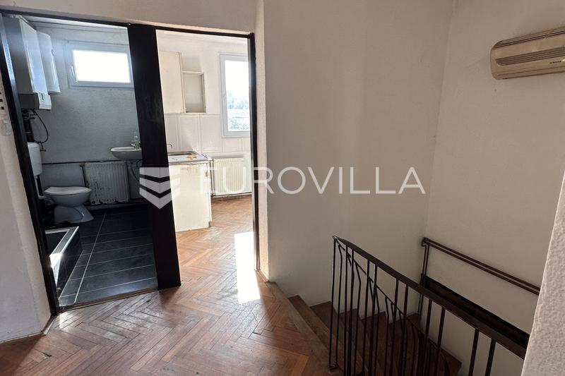 Vinkovci, Keskusta, Sekakäyttöinen rakennus Liiketila Kolmen makuuhuoneen huoneisto, 100 m² piha - 13