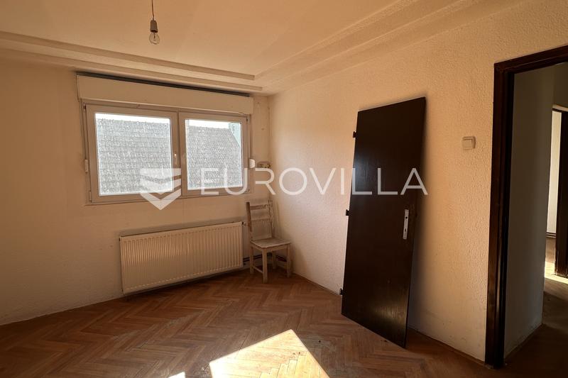 Vinkovci, Keskusta, Sekakäyttöinen rakennus Liiketila Kolmen makuuhuoneen huoneisto, 100 m² piha - 24