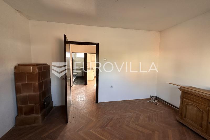 Vinkovci, Keskusta, Sekakäyttöinen rakennus Liiketila Kolmen makuuhuoneen huoneisto, 100 m² piha - 18