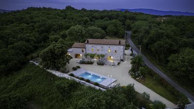 Labin, Šumber, unique detached villa on a large plot with a view