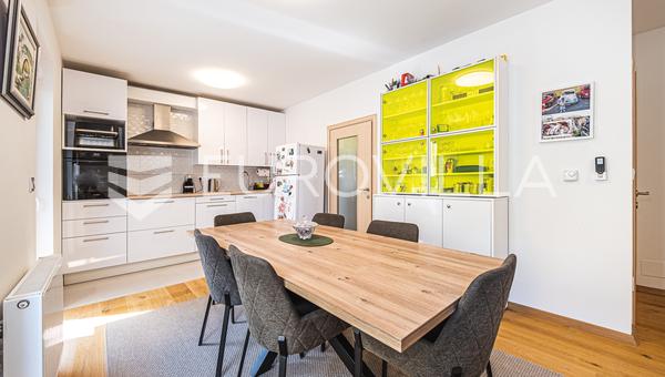 Samobor, Perkovceva, confortável apartamento de dois quartos, 87 m²