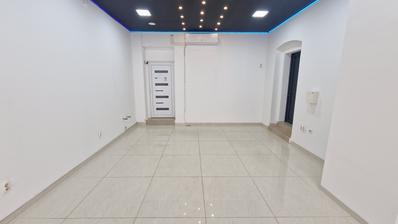 Osijek, Centar, iznajmljuje se ured u prizemlju površine 30 m²