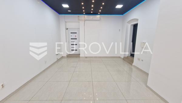 Osijek, Centro de la ciudad, espacio de oficina de 30 m² en alquiler en la planta baja.