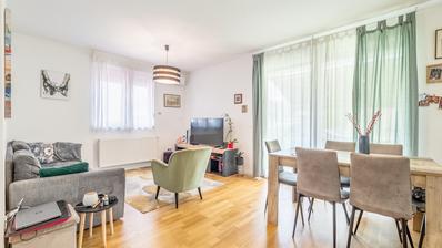 Zagreb, Dugave, trerumslägenhet med trädgård, NKP 71 m2