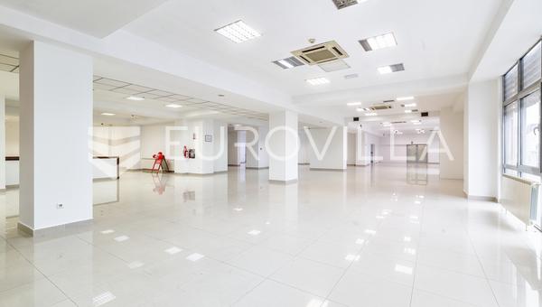 Zagreb, Dubrava, espaço comercial de 400 m² no 1º andar de um edifício comercial