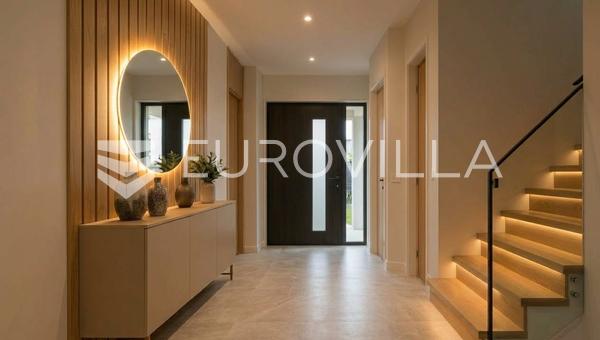 Osijek, Tvrđavica - two-story four-room house with a garage and a 70 m² yard