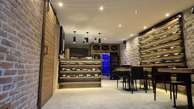 Brač, Milna - casa de pedra geminada com restaurante, em primeira linha de mar
