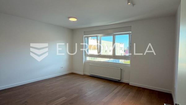 Zagreb, Donji Grad, Luxuriously Renovated Two-Bedroom Apartment with Loggia, 60 m²