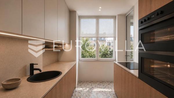Zagreb, Donji Grad, Luksuriøst renoveret toværelses lejlighed med loggia, 60 m²